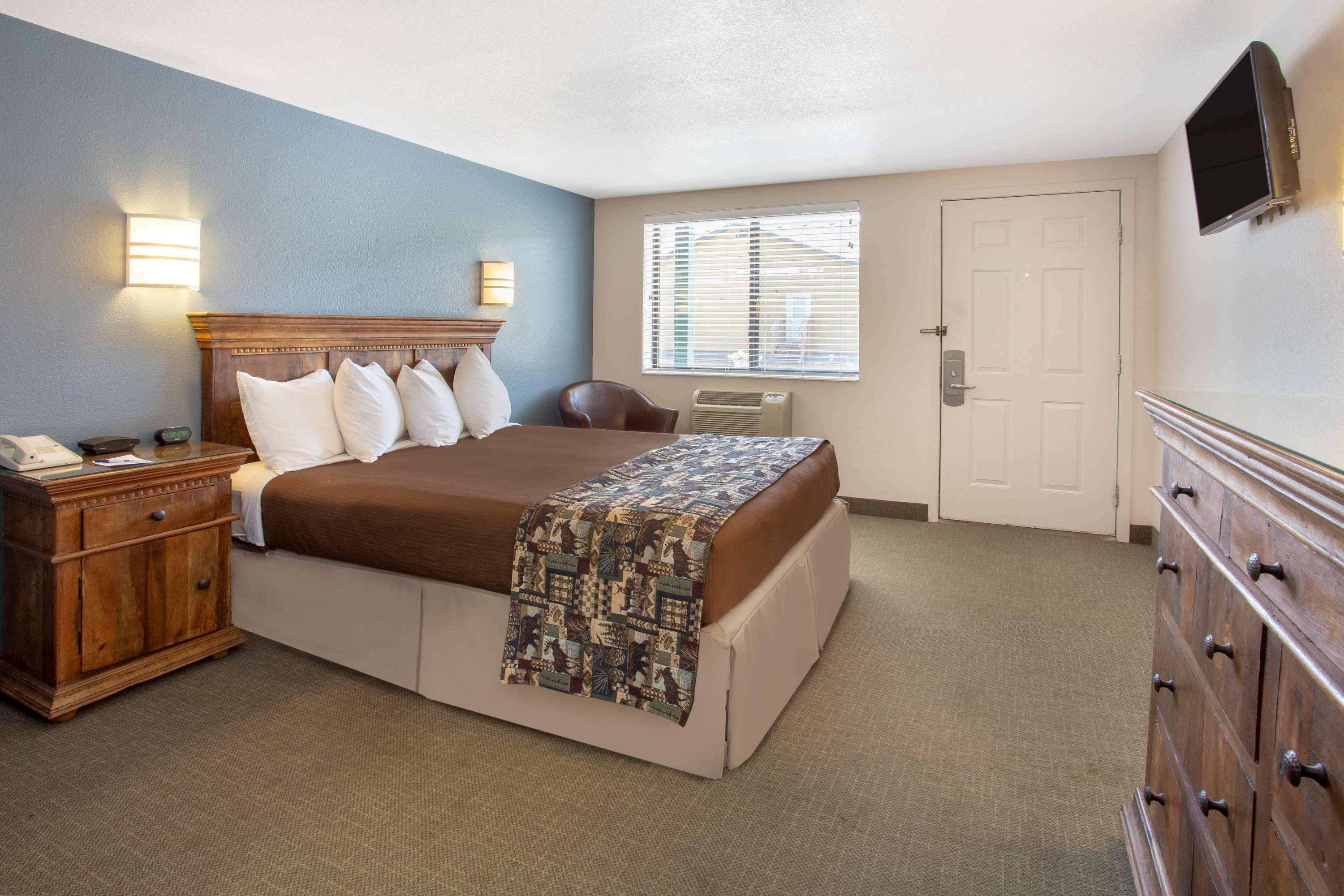 Travelodge By Wyndham Gardiner Yellowstone Park North Entr Eksteriør billede