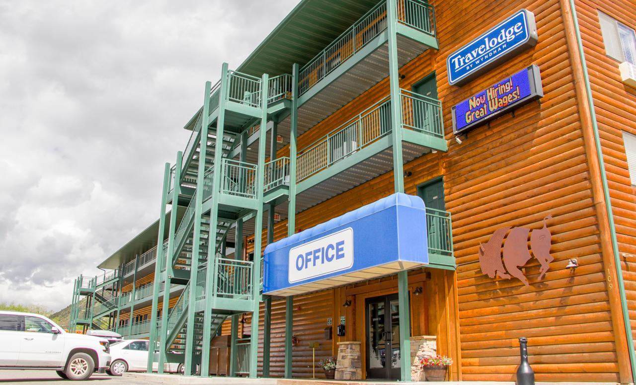 Travelodge By Wyndham Gardiner Yellowstone Park North Entr Eksteriør billede